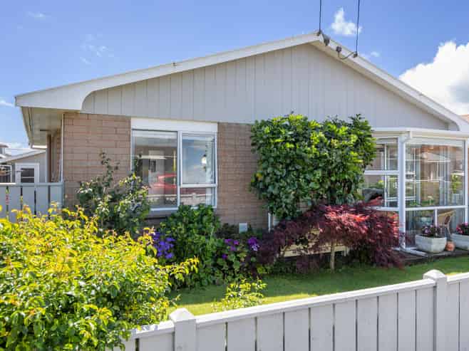 1/6 Webster Street, Westown