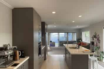 44 Benmore Crescent, Pyes Pa