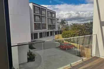 12/32 Karori Crescent, Orakei