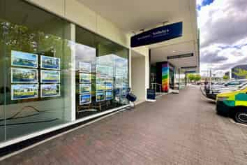 Well-located Service or Retail Space