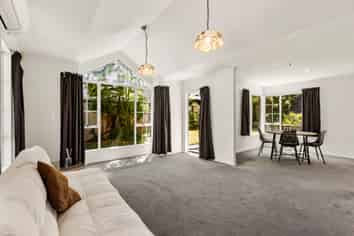 6 Erskine Close, Island Bay