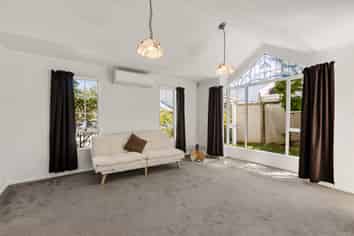 6 Erskine Close, Island Bay