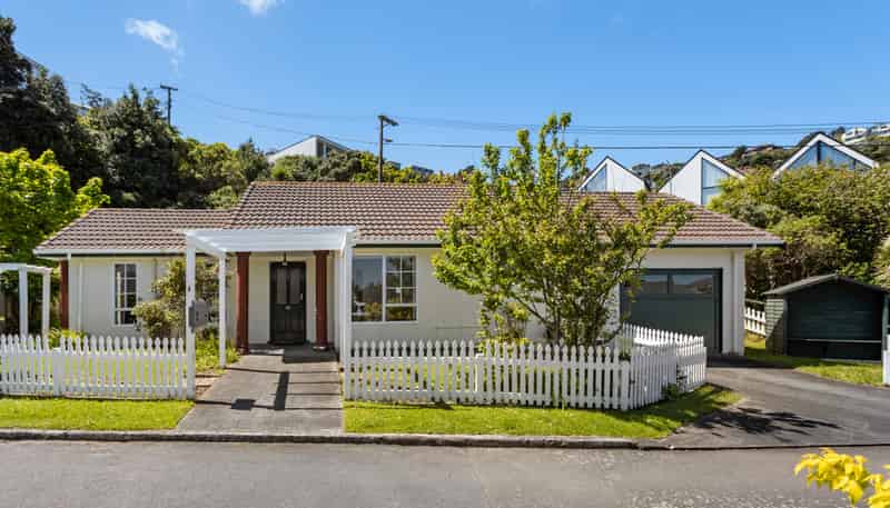 6 Erskine Close, Island Bay