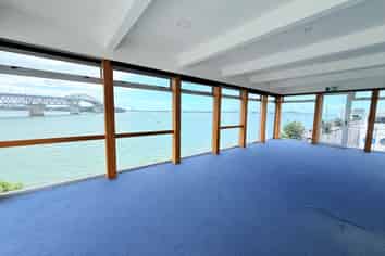 FRONT ROW SEATS TO THE HARBOUR
