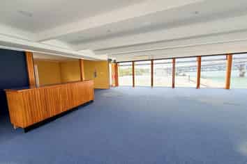 FRONT ROW SEATS TO THE HARBOUR
