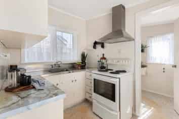 100 Yule Street, Lyall Bay