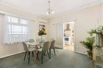 100 Yule Street, Lyall Bay