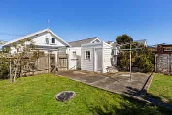 100 Yule Street, Lyall Bay