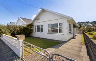 100 Yule Street, Lyall Bay
