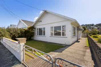 100 Yule Street, Lyall Bay