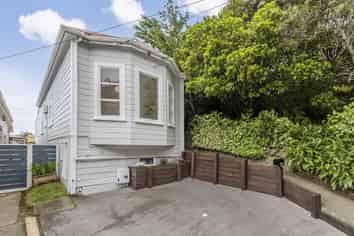 95 Te Wharepouri Street, Berhampore