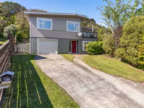 16 Spicer Place, Tawa