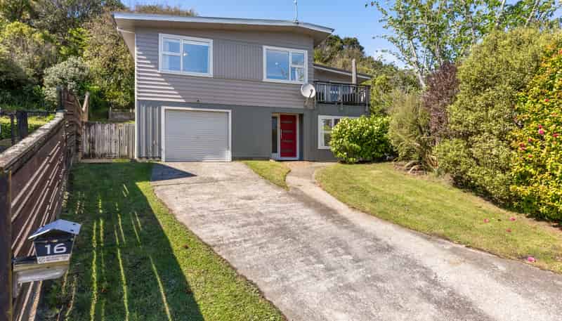 16 Spicer Place, Tawa