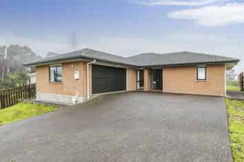 52 Miles Crescent, Newlands