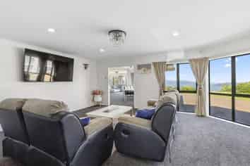 52 Miles Crescent, Newlands