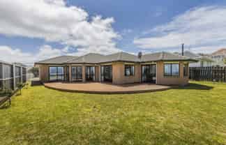 52 Miles Crescent, Newlands