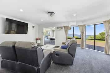 52 Miles Crescent, Newlands