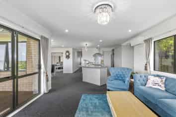 52 Miles Crescent, Newlands