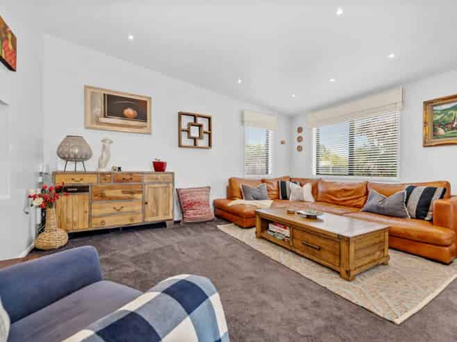 10 Fourth View Avenue, Beachlands