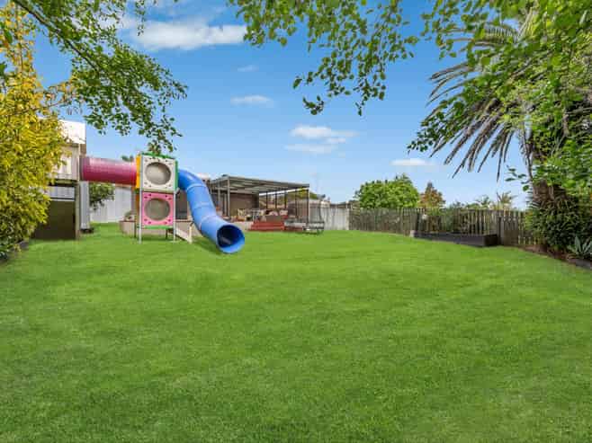 10 Fourth View Avenue, Beachlands