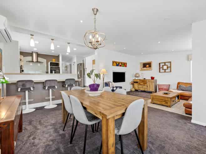 10 Fourth View Avenue, Beachlands