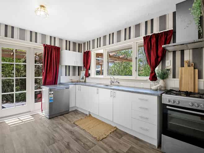 8 Merton Place, Bryndwr