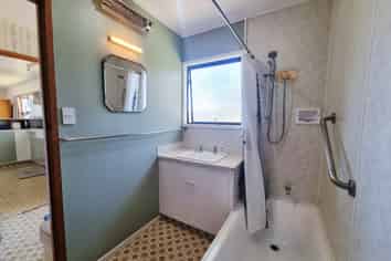 a/230 Pohutukawa Avenue, Whakatane