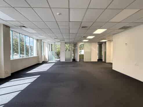 Bright and Functional Office Space – CBD Fringe