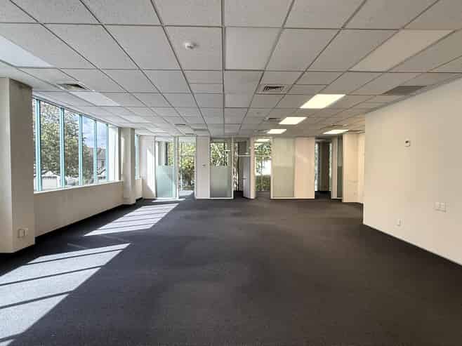 Bright and Functional Office Space – CBD Fringe