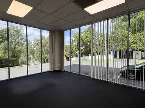 Bright and Functional Office Space – CBD Fringe