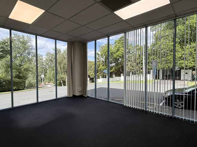 Bright and Functional Office Space – CBD Fringe