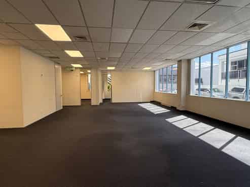 Bright and Functional Office Space – CBD Fringe