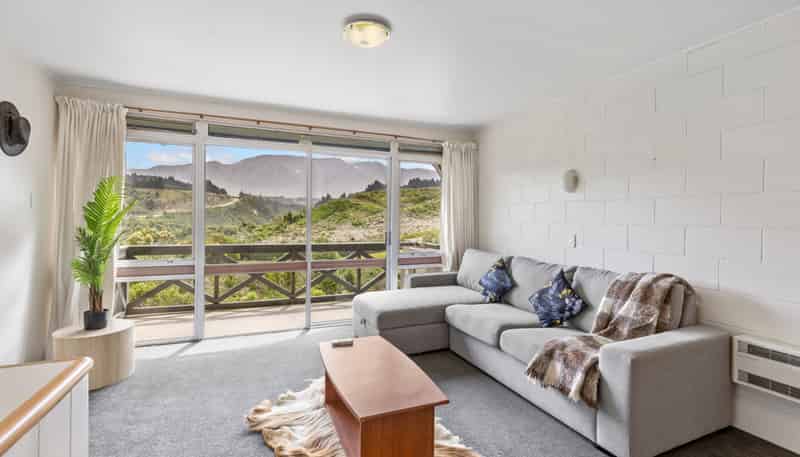 46 Zig Zag Road, Windwhistle