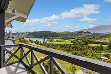 46 Zig Zag Road, Windwhistle