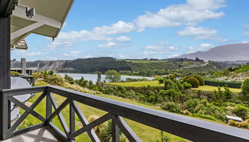 46 Zig Zag Road, Windwhistle