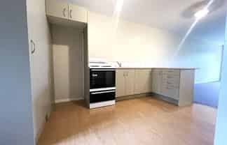 6/242 Great North Road, Henderson