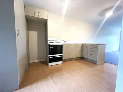 6/242 Great North Road, Henderson