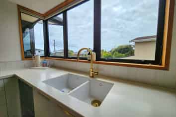 10 Gilbert Road, Paroa