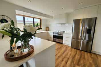 10 Gilbert Road, Paroa