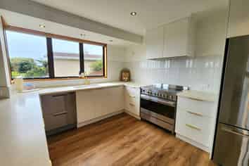 10 Gilbert Road, Paroa