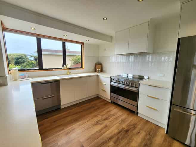 10 Gilbert Road, Paroa