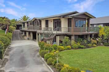 10 Gilbert Road, Paroa