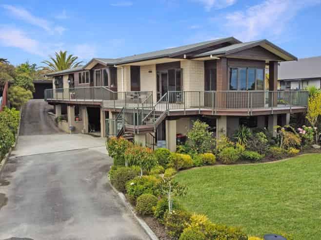 10 Gilbert Road, Paroa