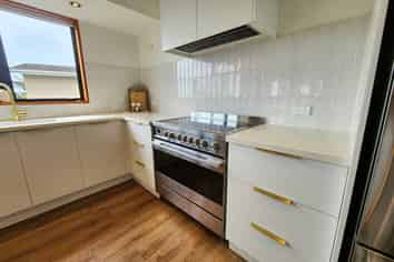 10 Gilbert Road, Paroa