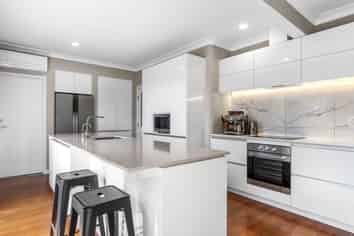 89 Thirteenth Avenue, Avenues