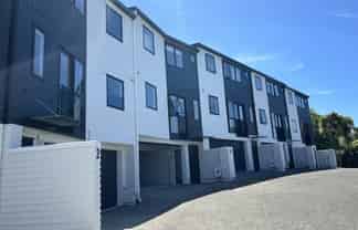 4/69 Target Road, Totara Vale