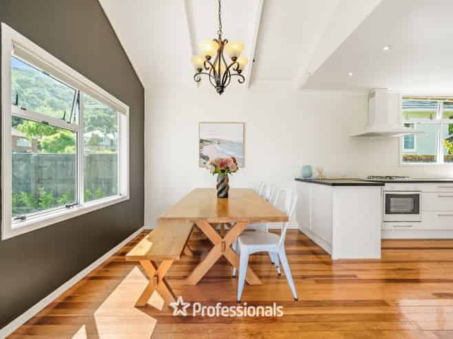 215 Whites Line East, Waiwhetu