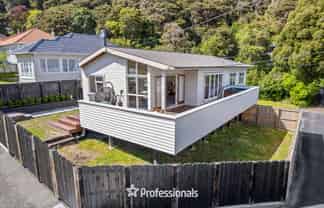 215 Whites Line East, Waiwhetu