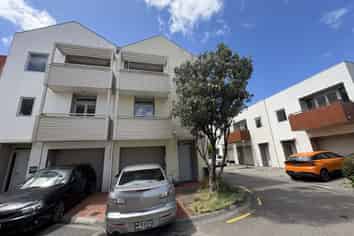 25/305 Evans Bay Parade, Hataitai