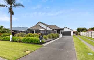 54 Corinth Grove, Papamoa